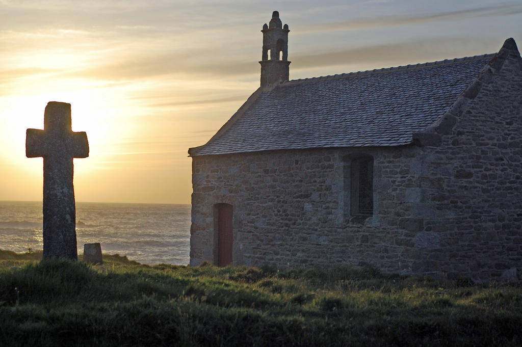 Roulotte Gites O Bien-Etre Massage Spa Sejour Bien-Etre En Hebergement Insolite Roulotte Karantez Ou En Gites Melon Ou Yock A 800 M Des Plages Maison D'Hote Drogou Porspoder Bagian luar foto