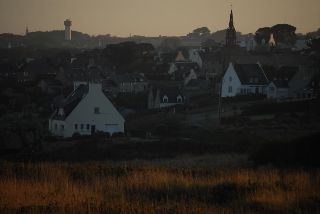 Roulotte Gites O Bien-Etre Massage Spa Sejour Bien-Etre En Hebergement Insolite Roulotte Karantez Ou En Gites Melon Ou Yock A 800 M Des Plages Maison D'Hote Drogou Porspoder Bagian luar foto